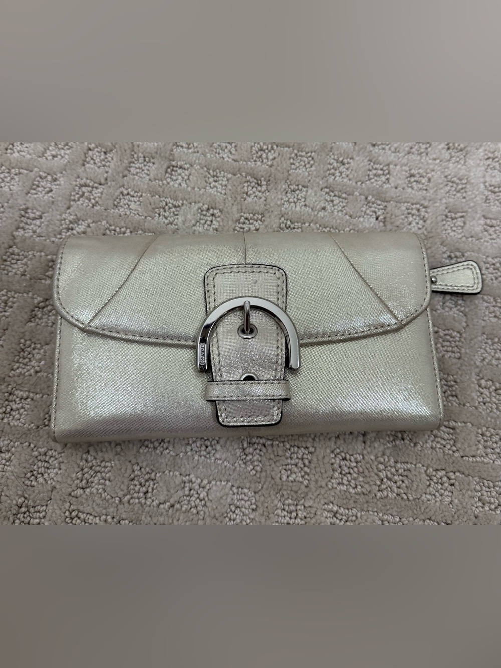COACH | Y2K Light Gold Shimmy Leather Buckle Accent Trifold Long Wallet